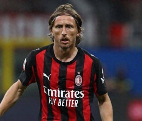 开云体育直播-皇马鏖战曼联，莫德里奇点燃赛场