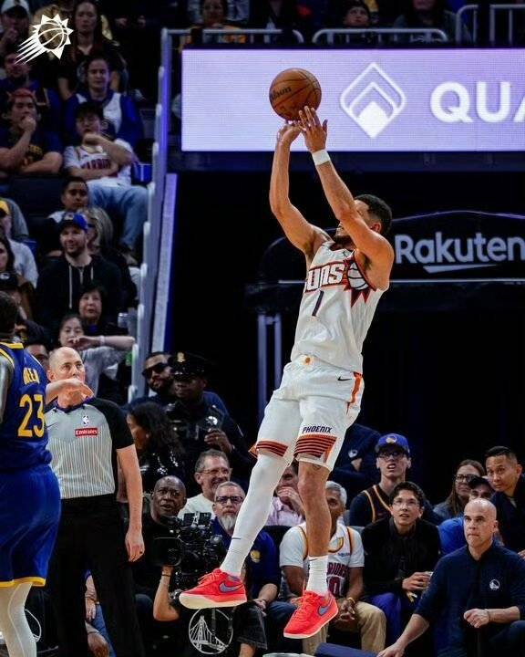 篮网翻盘勇士，布克统治全场