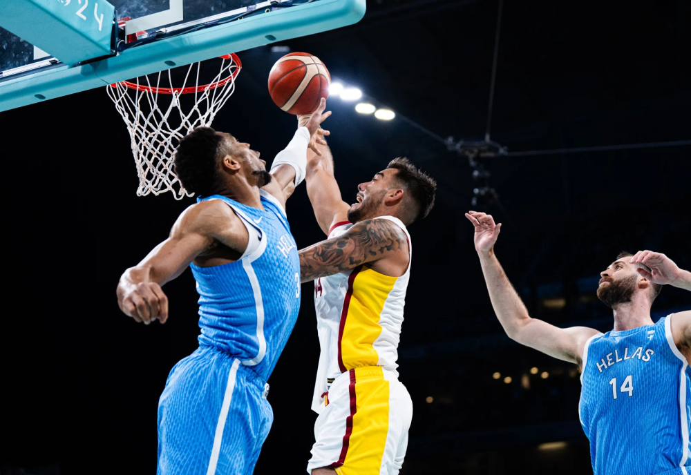 西班牙男篮碾压加拿大男篮，巴图姆绝境逆转