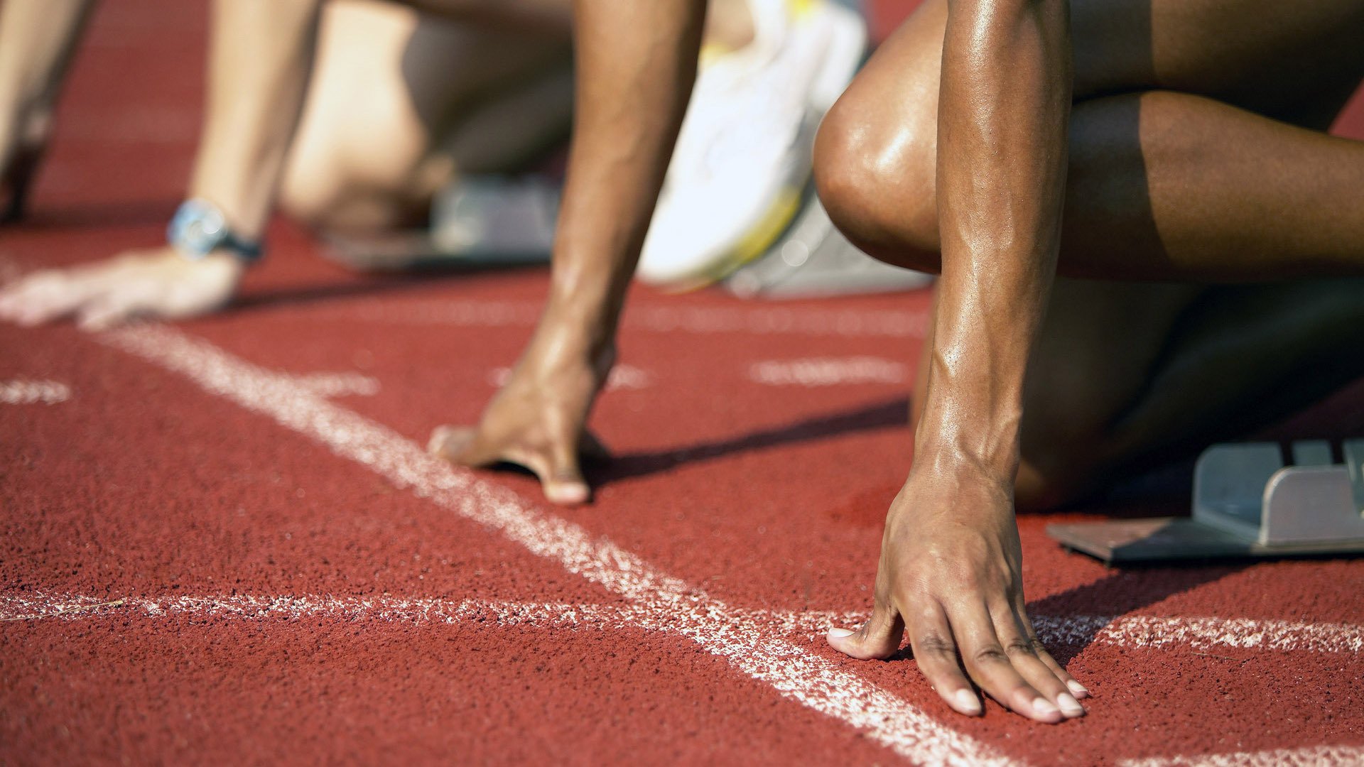 霍勒迪末节接管比赛，开拓者硬仗取胜广厦队