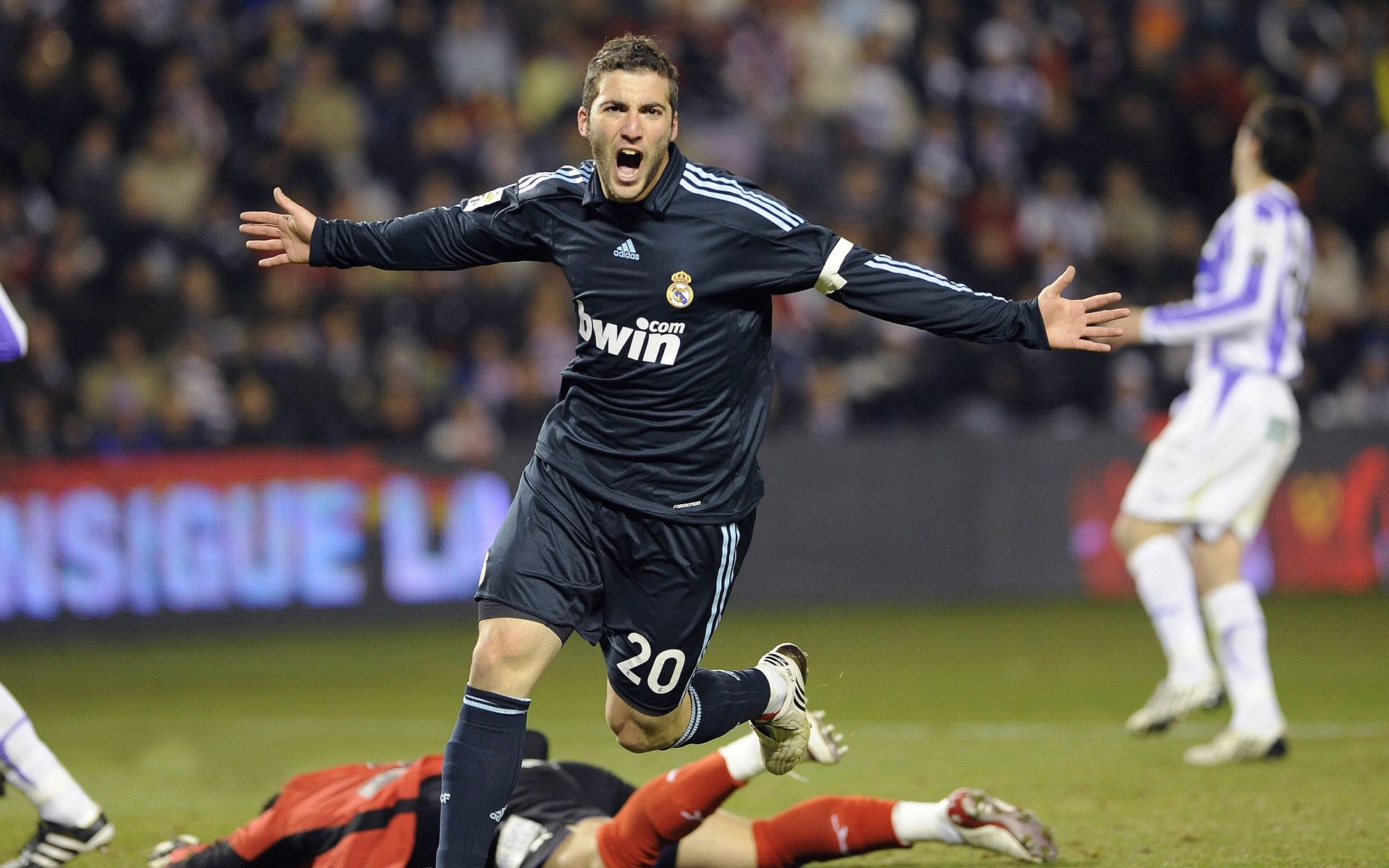 当日本冲垮曼城防线，卡马文加如何在世界排名的暗战中接管比赛