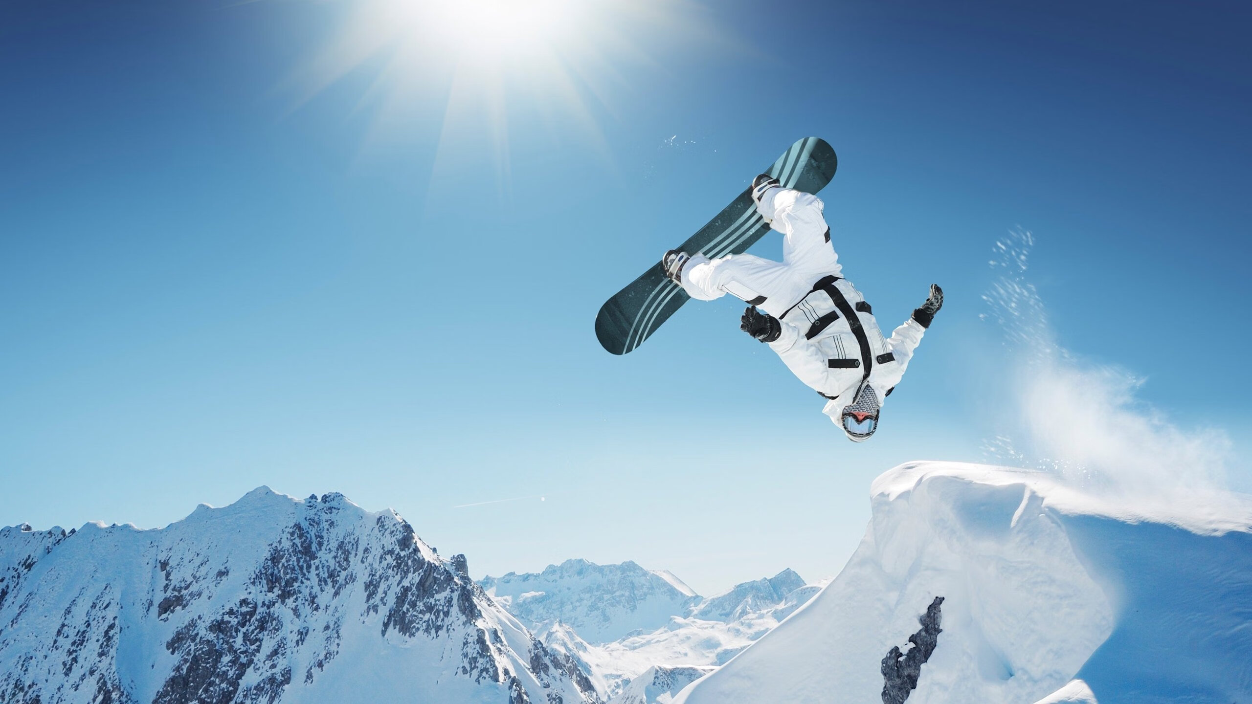 绝境中的银箭，梅赛德斯战术翻盘雷诺，维斯塔潘极限超车点燃赛场